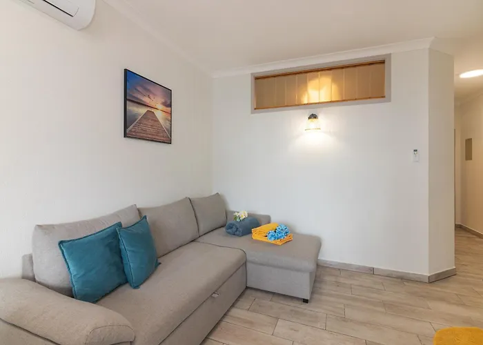 Quaint View - Da Rocha Daire